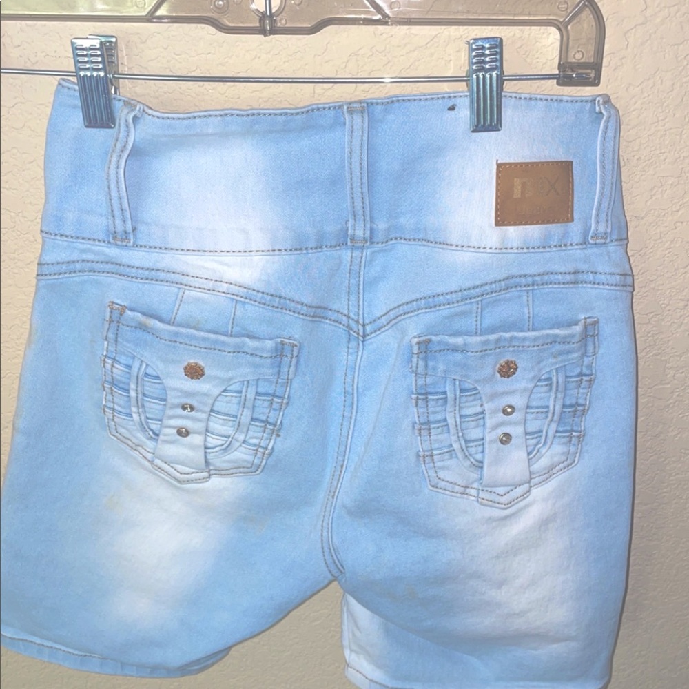 Mini shorts - Picture 3 of 3